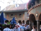 Im Innenhof des Augustiner Bru