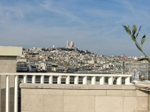 Dachterrasse mit Blick auf den Mont Martre