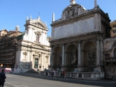 vor der Piazza Repubblica