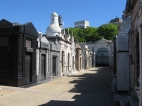 eine Vielzahl von Mausoleen
