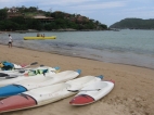 kleiner Strand an der Bucht beim Hotel